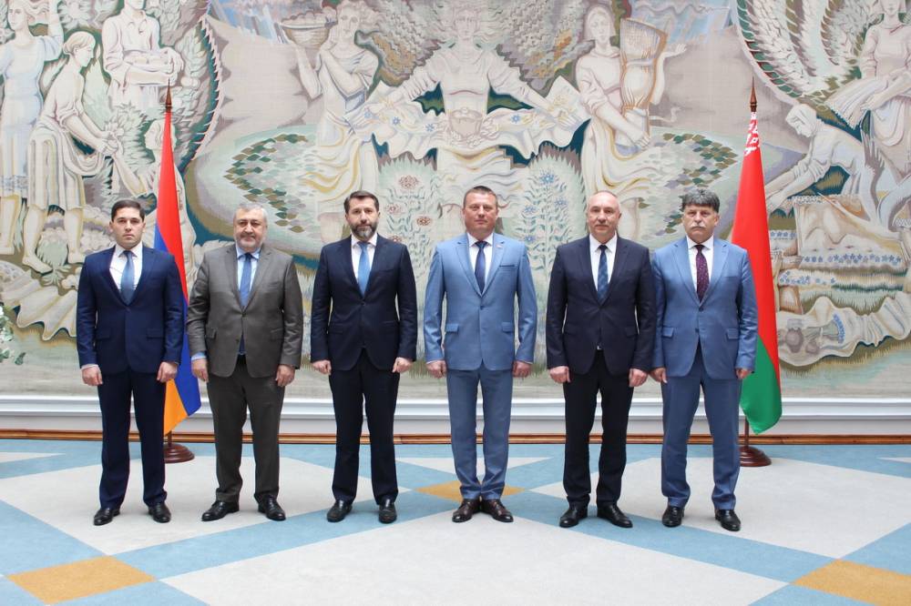 Ամբողջ ալբոմ