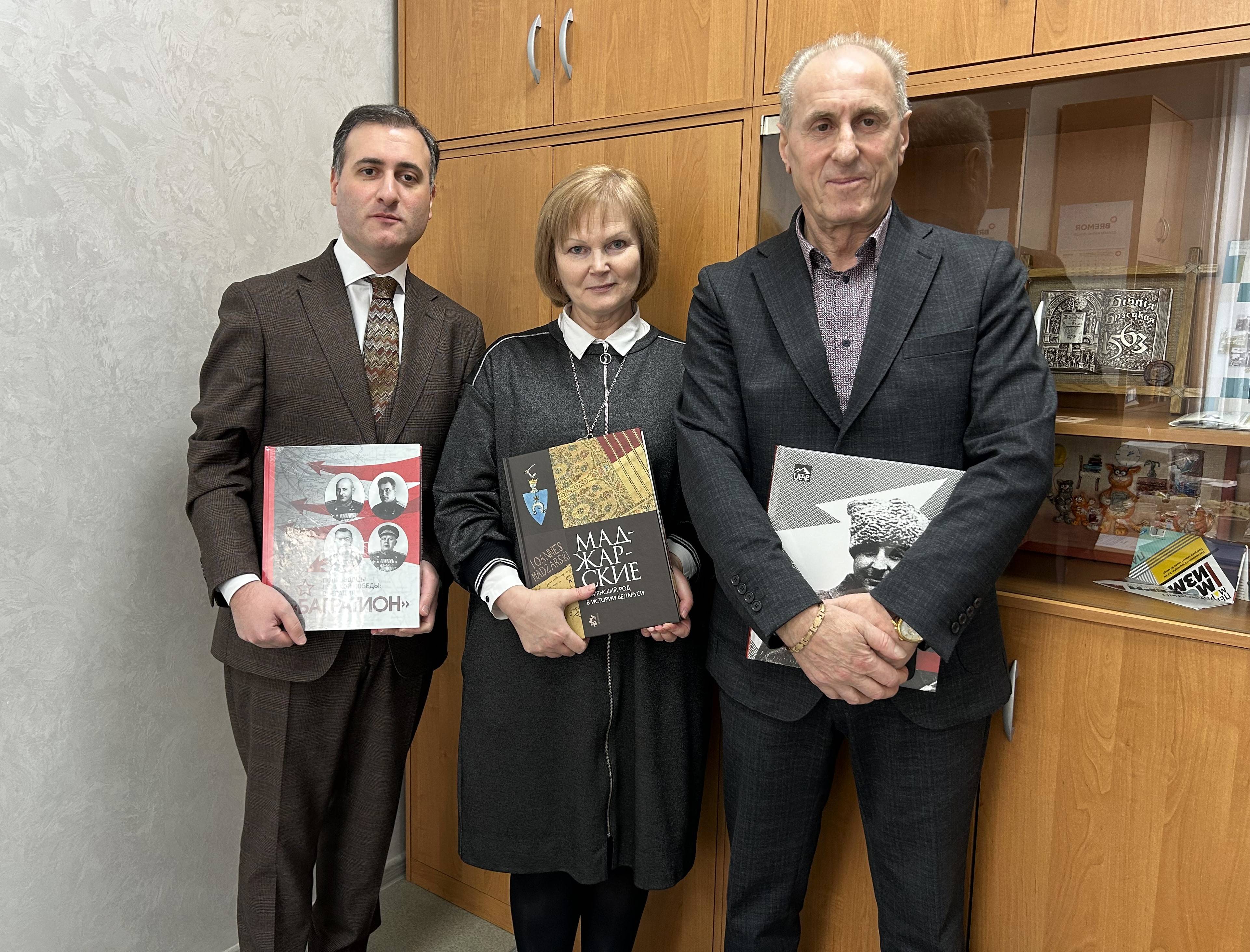 Բրեստի մարզային գրադարանի գրքային ֆոնդը համալրվեց հայկական թեմատիկայով գրականությամբ